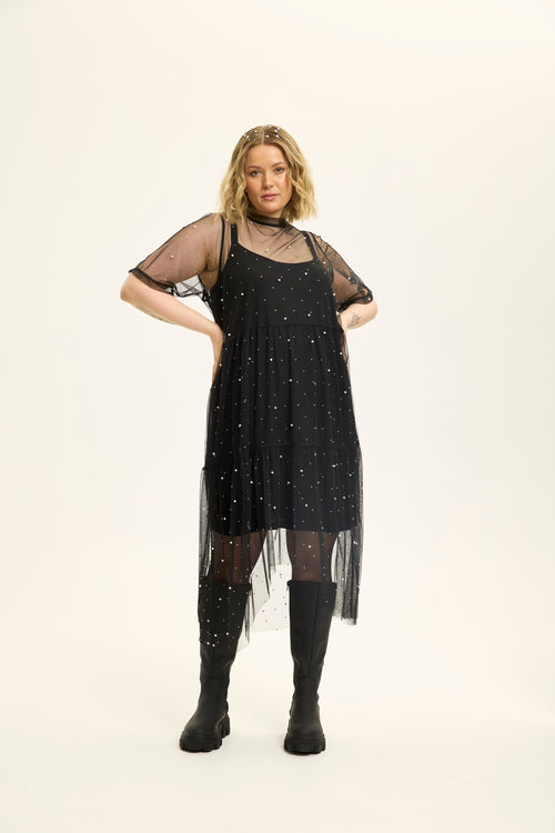 Tyylikäs mesh-mekko helmin, kevyt ja ilmava juhla-asu, XL-mitoitus, rinnanympärys 135–160 cm, polyester 100 %, ei alumekkoa