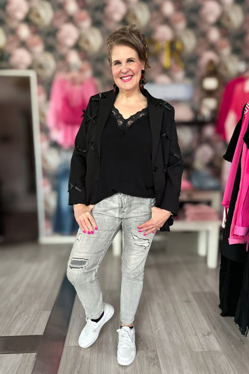 Bleiseri Bows. Upea bleiseri pienillä ruseteilla! Oversized Koot S-L Materiaali Polyester 95% Elastaani 5%