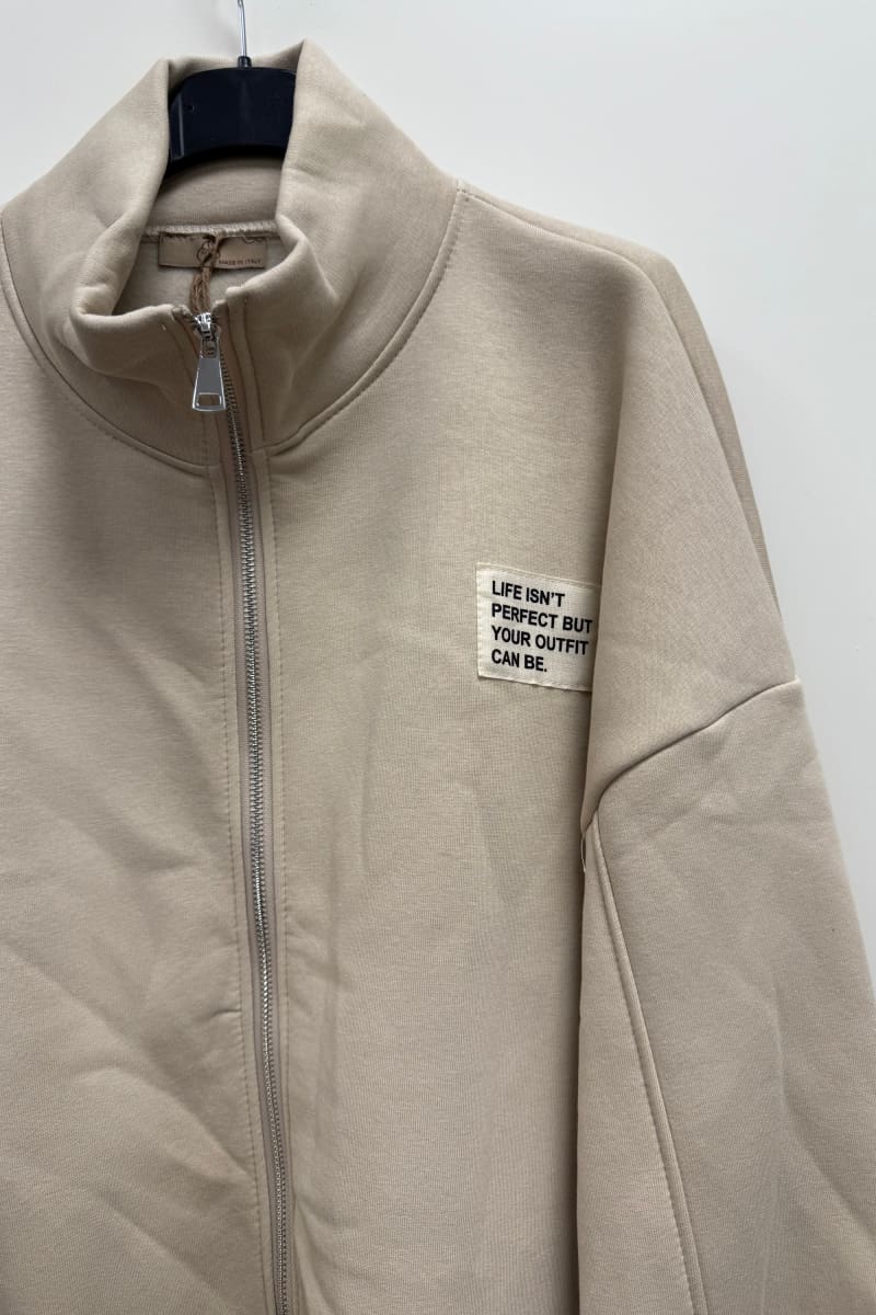 Collegetakki life isn’t perfect | beige | pusero | pikku-riikka