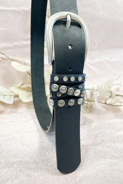 Farkkuvyö niiteillä. vyö blingbling-koristeilla koot 85-105 cm Synteettinen Sisäpuoli nahkaa 3, 6cm leveä Ei sisällä nikkeliä