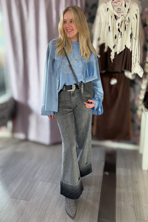 Hapsutakki baby blue vaaleansinisessä sävyssä, yhden koon malli 48 saakka, napit edessä, rinnanympärys 112 cm, kevyt ja tyylikäs