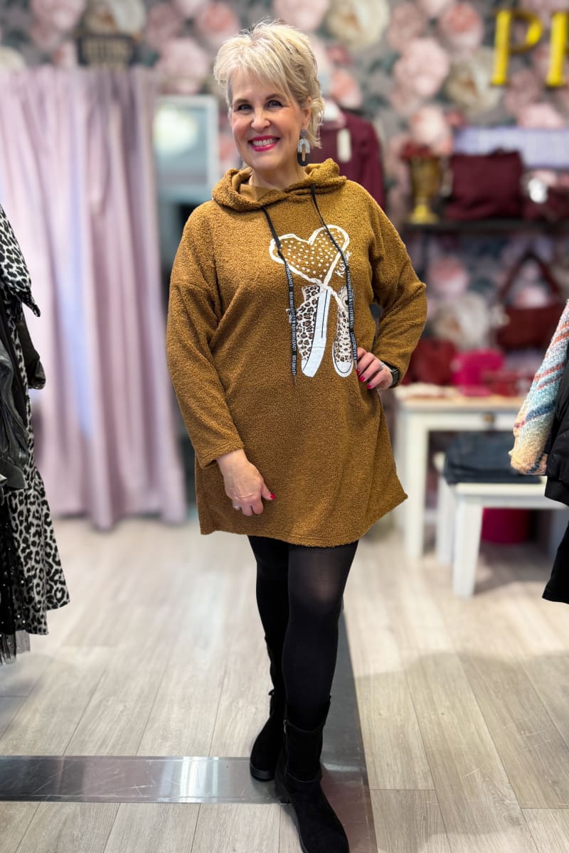 Hupparimekko tennarit | kameli | pusero | pikku-riikka