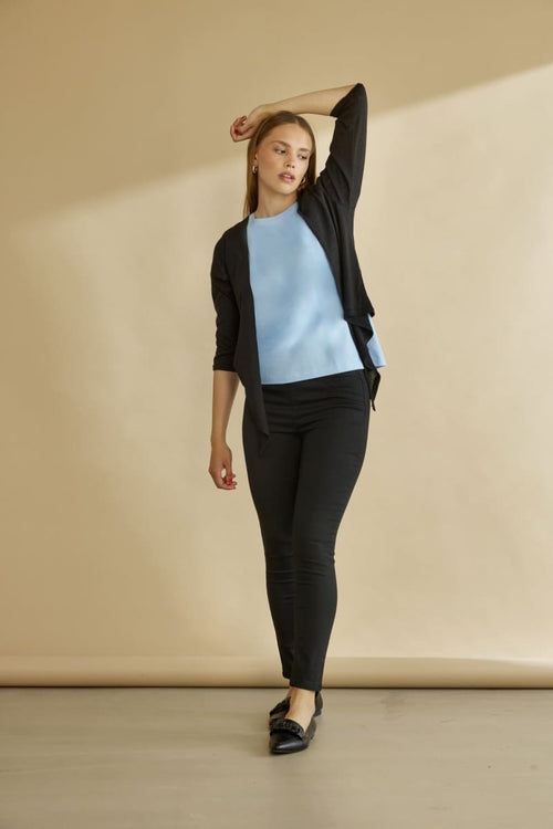 Jeggings Pixie ZeZe. Zezen ihanat joustavat housut! Kapea lahje ja korkea vyötärö. Leveä vyötärökaistale tukee keskivartaloa