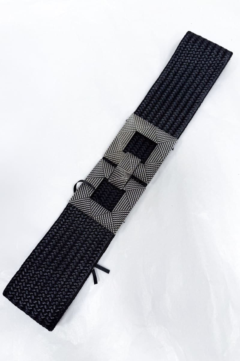 Joustovyö braided soljella, vyö joustaa mukavasti ja istuu eri vyötärömittoihin, helppo yhdistää eri asuihin