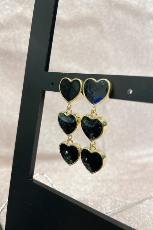Korvakorut Black Hearts. Ihanat sydänkoristeiset korvakorut Ruostumatonta terästä ja emalia.
