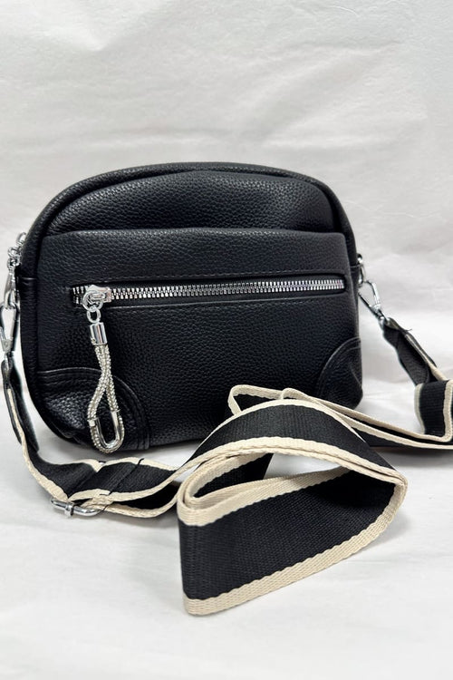 Laukku Bling. Ihana laukku, jossa koristeremmi Monta taskua Mitat Korkeus 15cm Leveys 20cm Syvyys 10cm Materiaali PU 100.