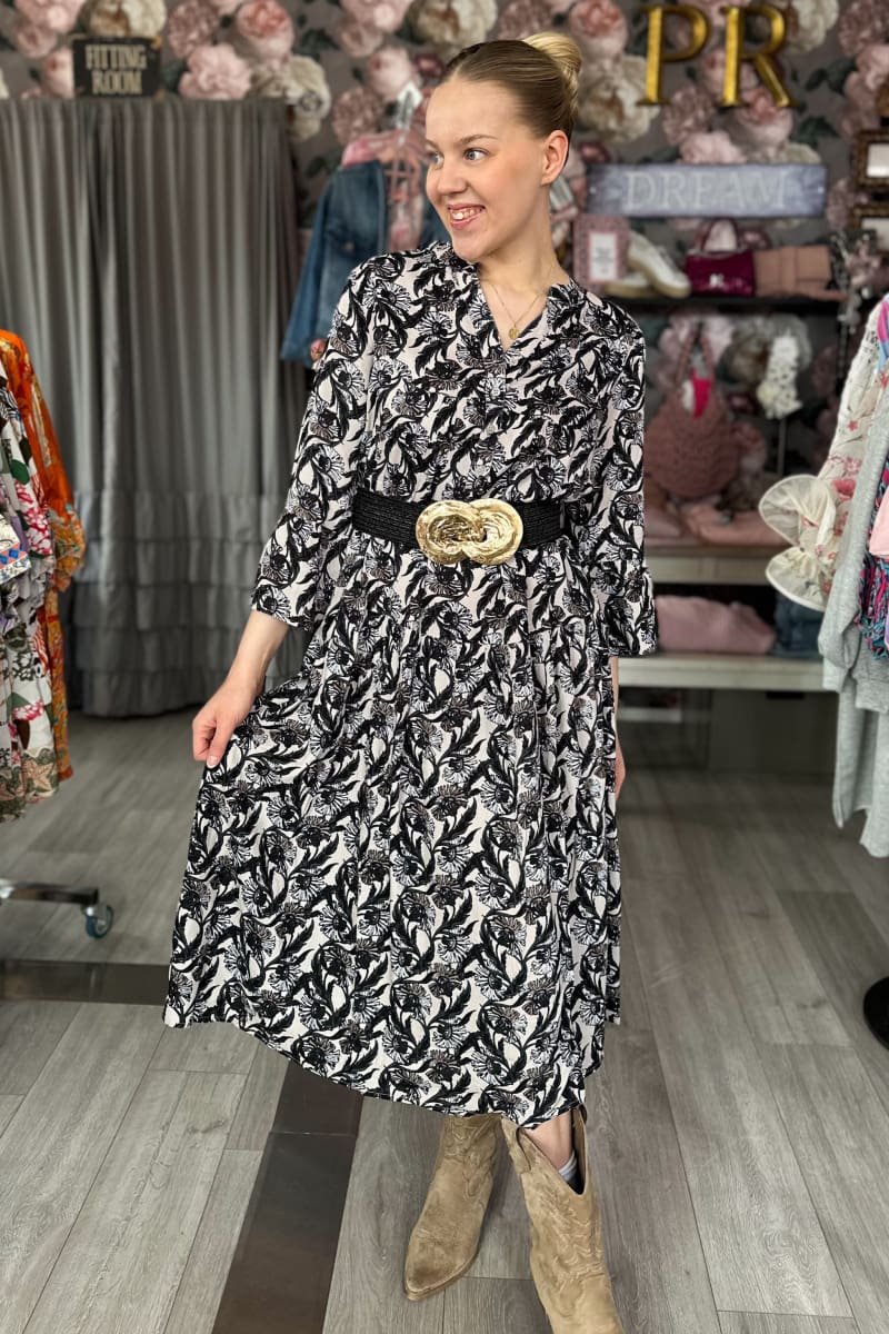 Relly Mekko Ze-Ze. Ihana viskoosinen mekko Koot S-XXL MITAT Rinnanympärys koossa XS n. 104cm Rinnanympärys koossa S n. 108cm