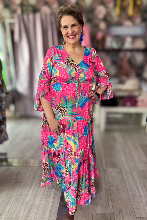 Silkkinen mekko Anastasia. Ihana silkkimekko, jossa upeat kuviot! Miellyttävä päällä Vyötäröllä kiristysnauha Yhden koon