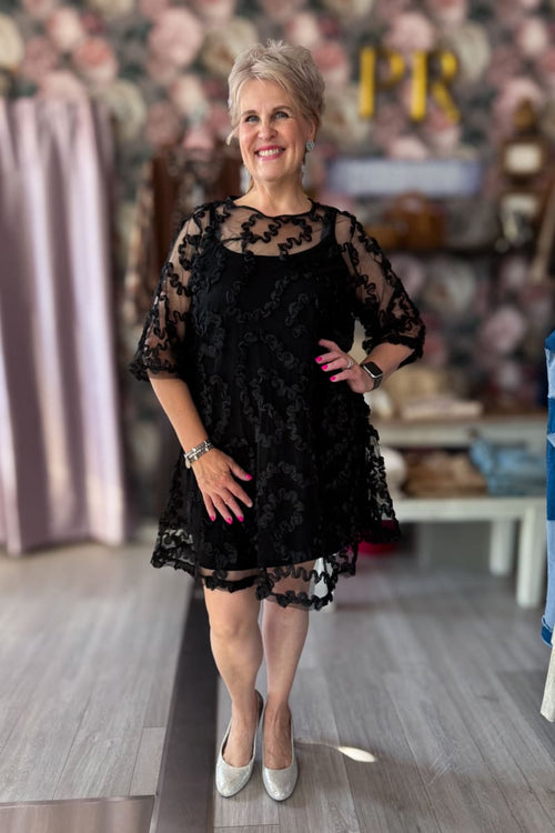 Ursula Mekko ANYDAY. Tyylikäs mekko mesh-kankaasta XL-mitoitus Mitat Riikalla päällä koko 38 / 40 Pituus n. koossa 46 / 48