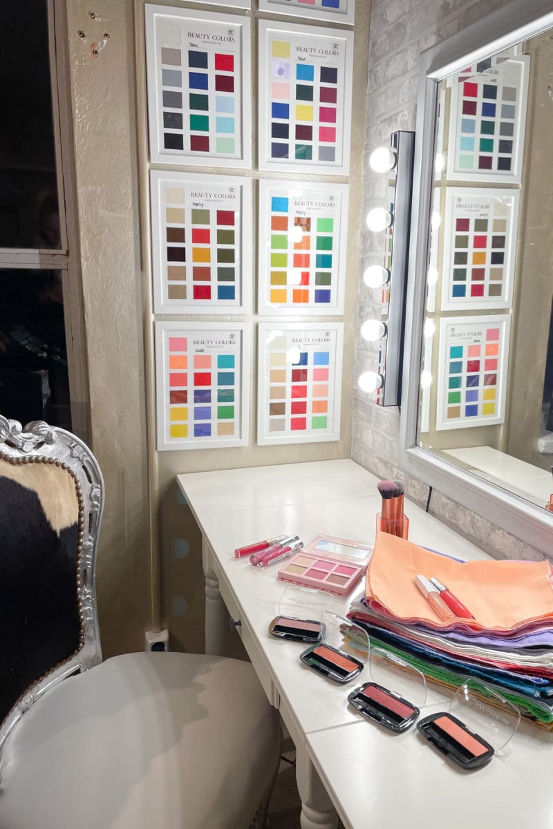 Värianalyysi. Nyt voit varata meiltä ajan värianalyysiin BC BeautyColors- koulutuksen käyneille ammattilaisille, jotka